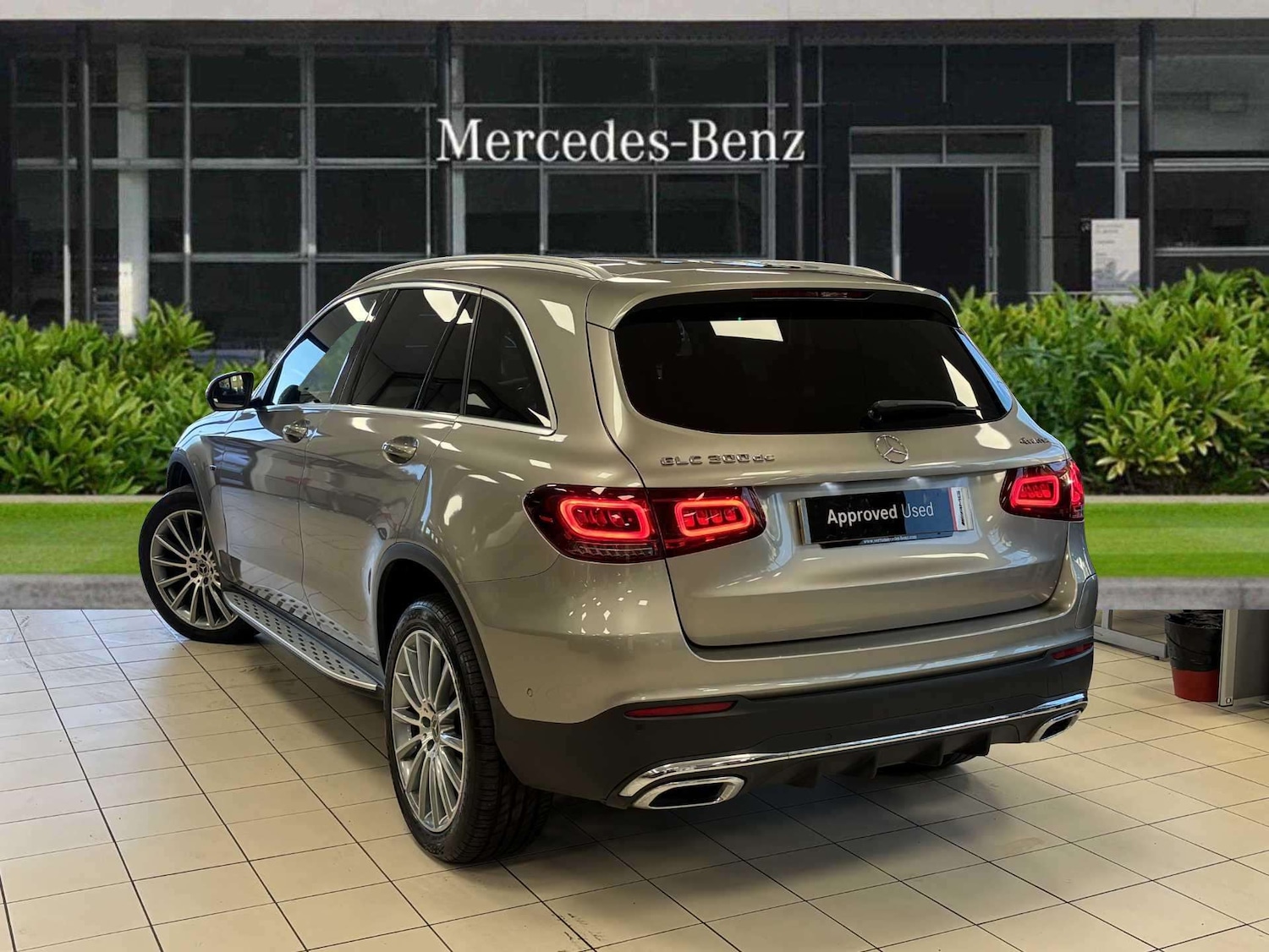 Used Mercedes-Benz GLC 2020 for sale - 76928982: Photo 2