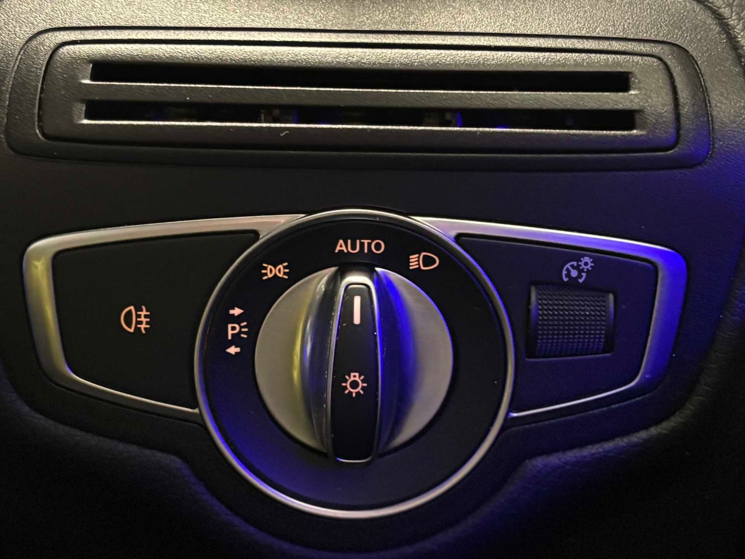 Used Mercedes-Benz GLC 2020 for sale - 76928982: Photo 21