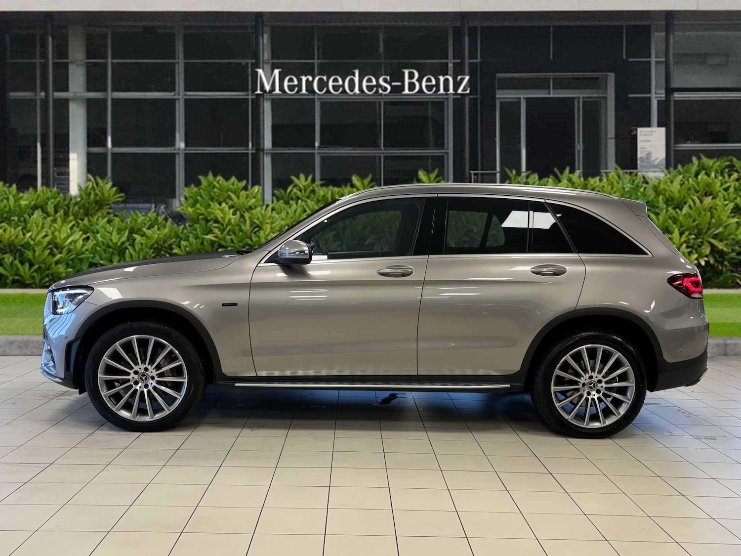 Used Mercedes-Benz GLC 2020 for sale - 76928982: Photo 3