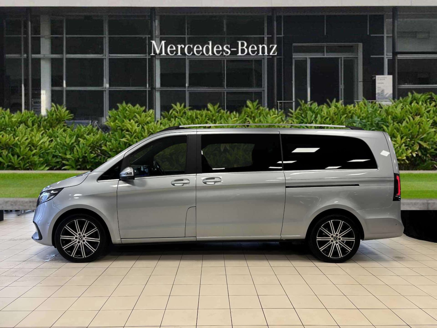 Used Mercedes-Benz V-Class 2024 for sale - 76624480: Photo 3