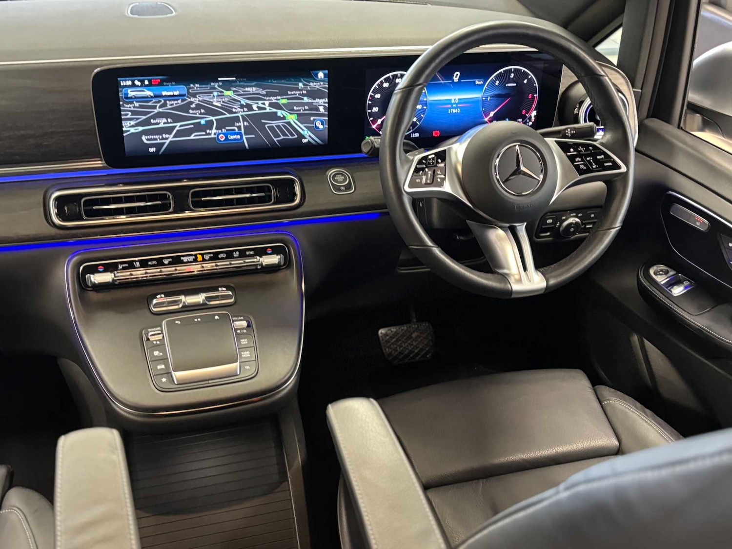 Used Mercedes-Benz V-Class 2024 for sale - 76624480: Photo 32