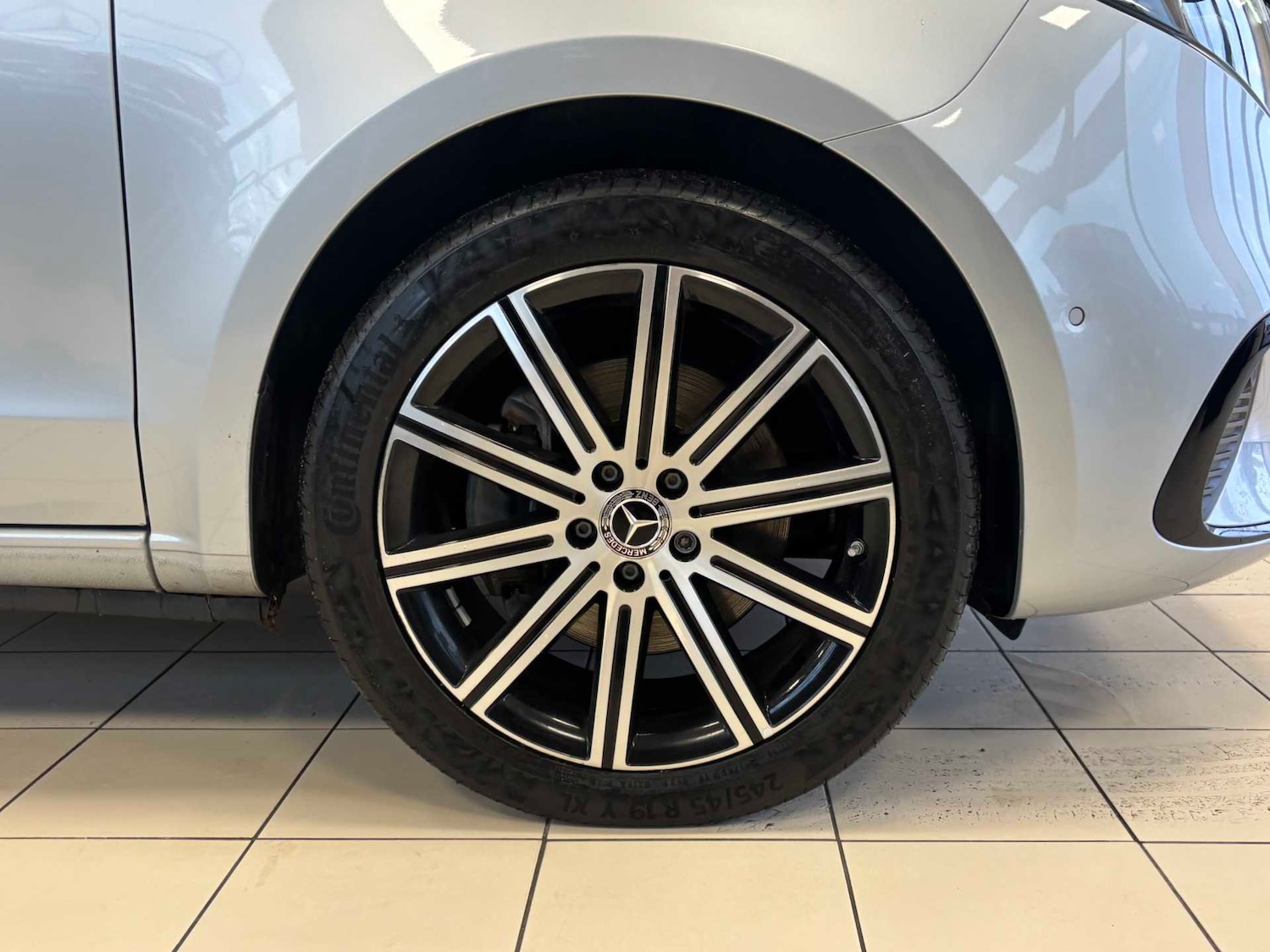 Used Mercedes-Benz V-Class 2024 for sale - 76624480: Photo 8