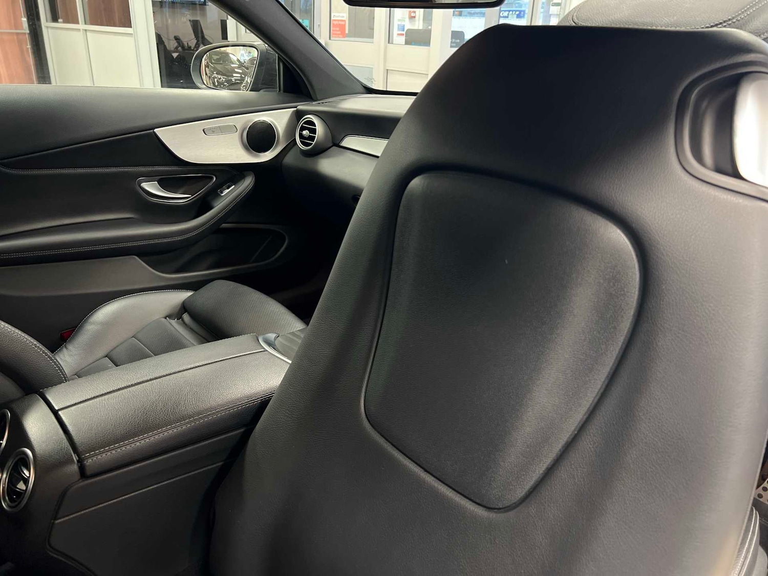 Used Mercedes-Benz C Class 2018 for sale - 76553266: Photo 32