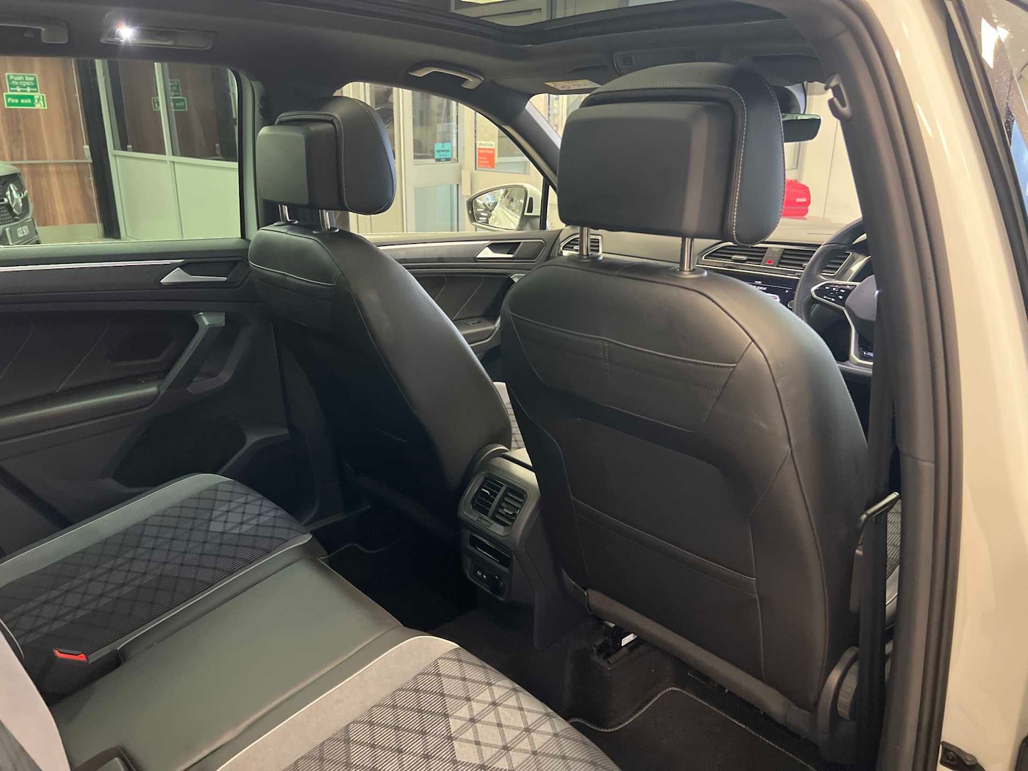 Used Volkswagen Tiguan 2023 for sale - 76501873: Photo 35