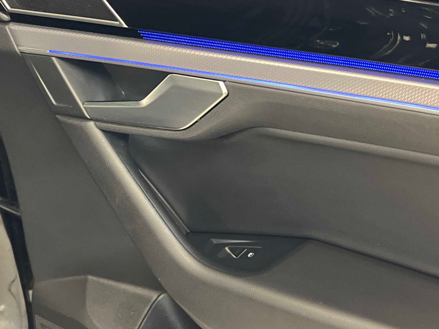 Used Volkswagen Touareg 2022 for sale - 76889810: Photo 32