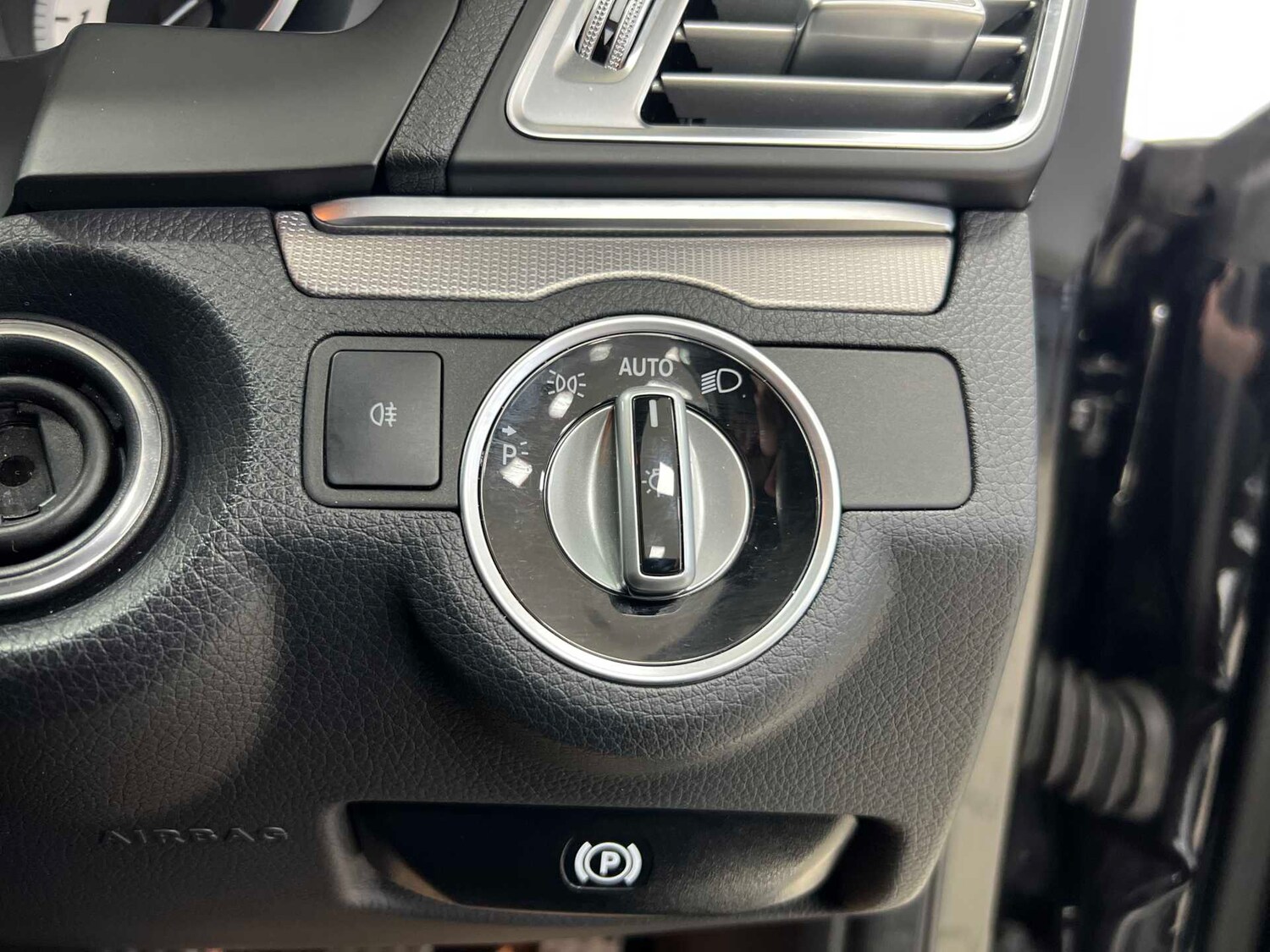 Used Mercedes-Benz E Class 2014 for sale - 77995906: Photo 28