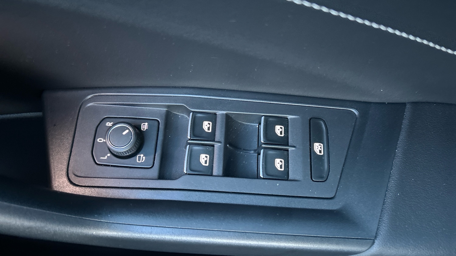 Used Volkswagen T-Roc 2023 for sale - 77781403: Photo 35