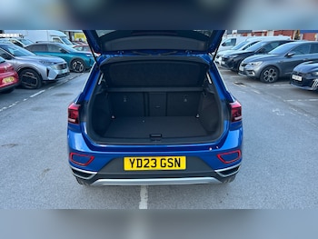 Used Volkswagen T-Roc 2023 for sale - 77781403: Photo