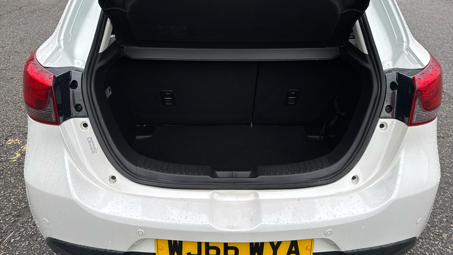 Used Mazda Mazda2 2016 for sale - 76131127: Photo 4