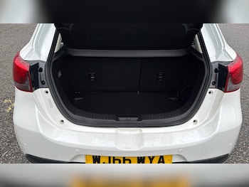 Used Mazda Mazda2 2016 for sale - 76131127: Photo 4