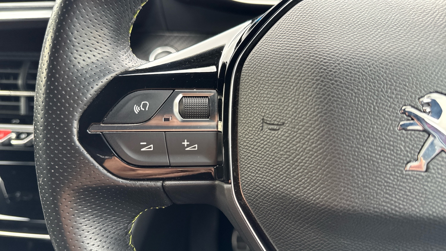 Used Peugeot 2008 2021 for sale - 76479467: Photo 31