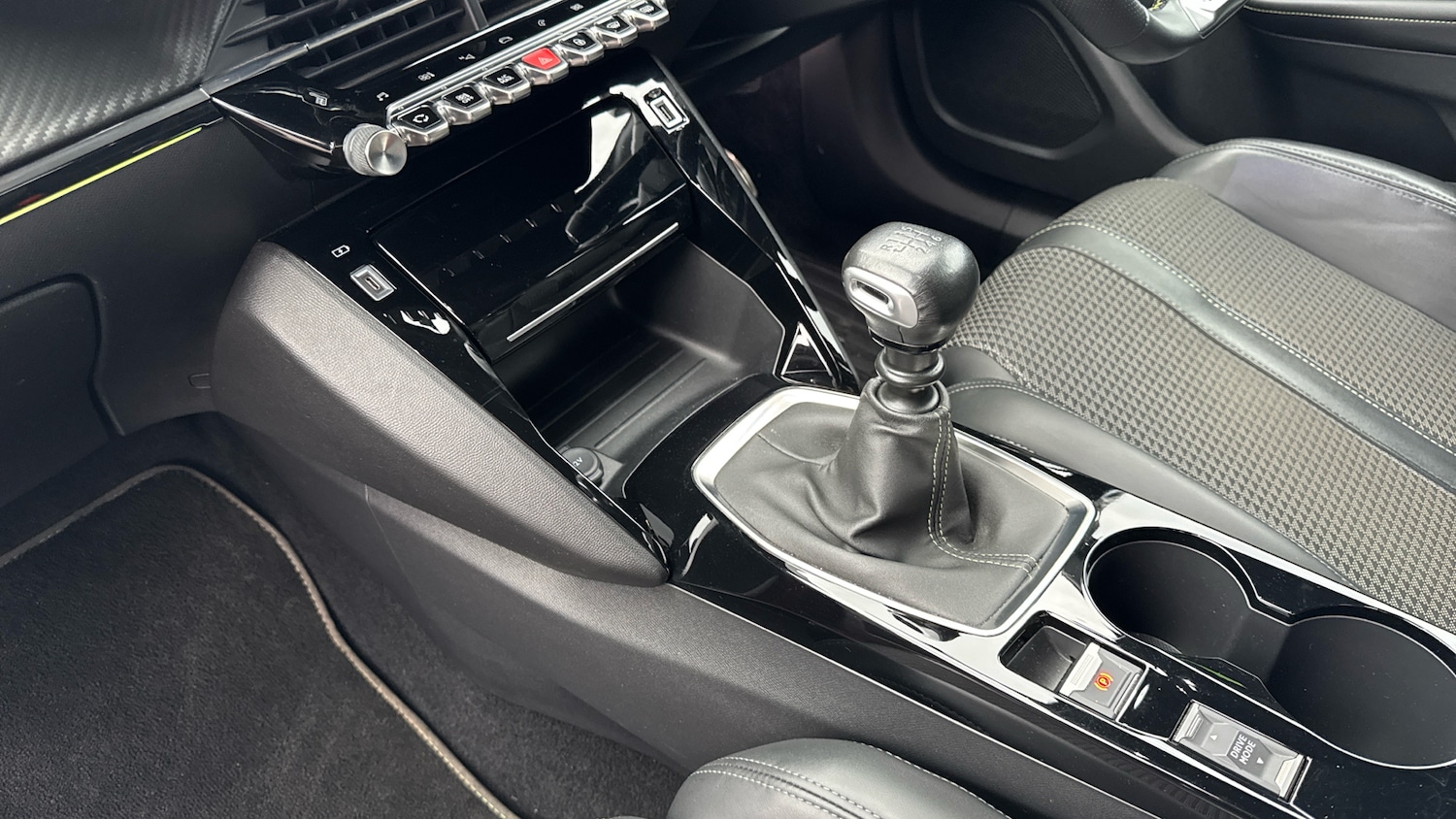 Used Peugeot 2008 2021 for sale - 76479467: Photo 9