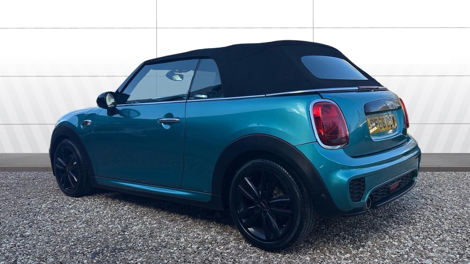 Used MINI Convertible 2018 for sale - 77847691: Photo 2