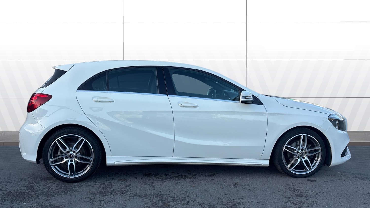 Used Mercedes-Benz A-Class 2017 for sale - 76894348: Photo 5