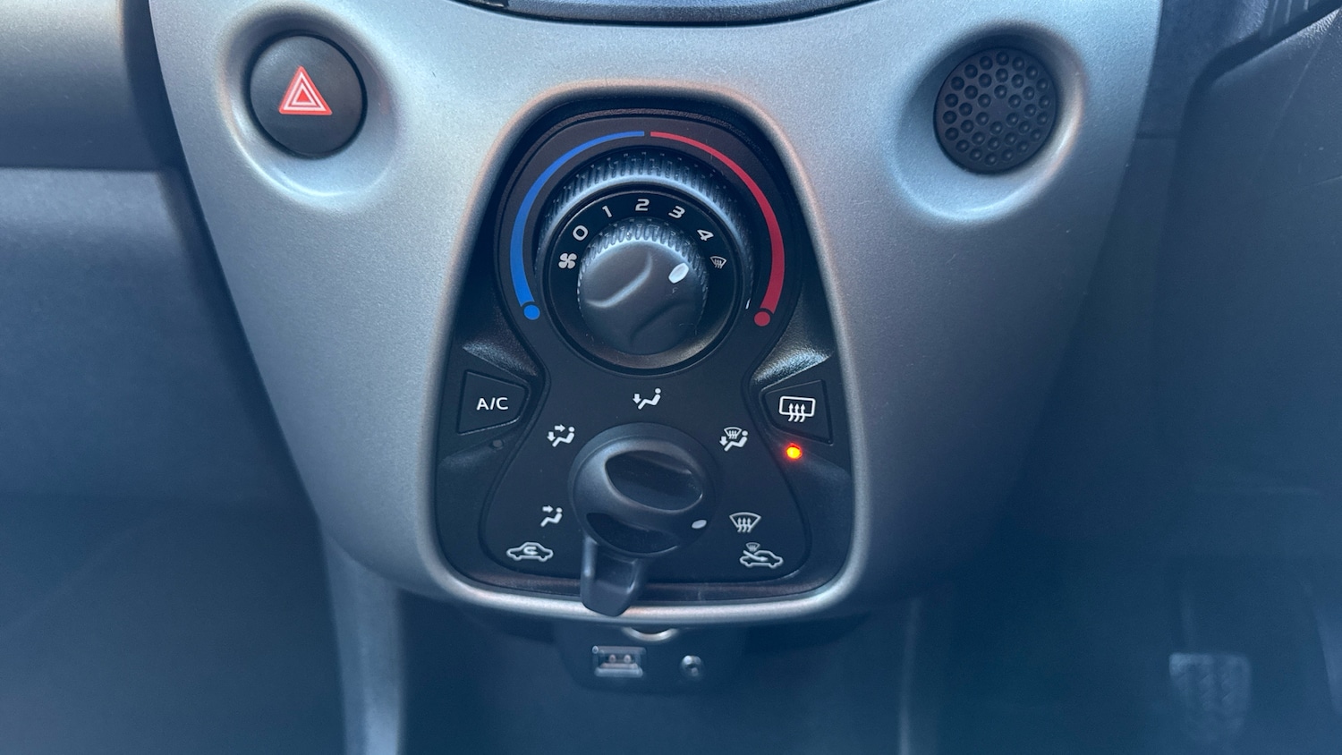 Used Toyota AYGO 2017 for sale - 76782527: Photo 23