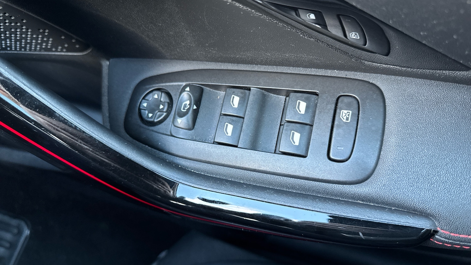 Used Peugeot 2008 2019 for sale - 77532590: Photo 32