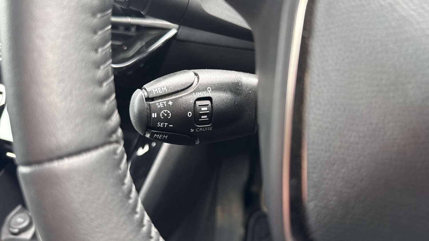 Used Peugeot 2008 2023 for sale - 77915376: Photo 23