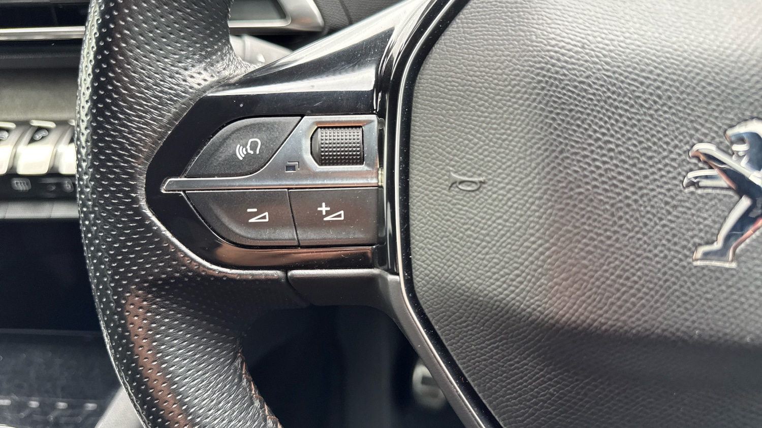 Used Peugeot 5008 2023 for sale - 76426236: Photo 32