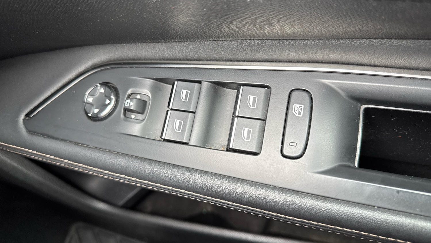 Used Peugeot 5008 2023 for sale - 76426236: Photo 37