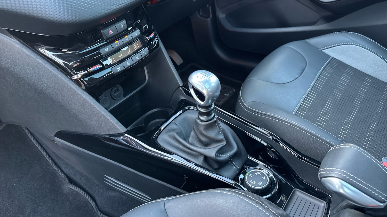 Used Peugeot 2008 2019 for sale - 76894352: Photo 13