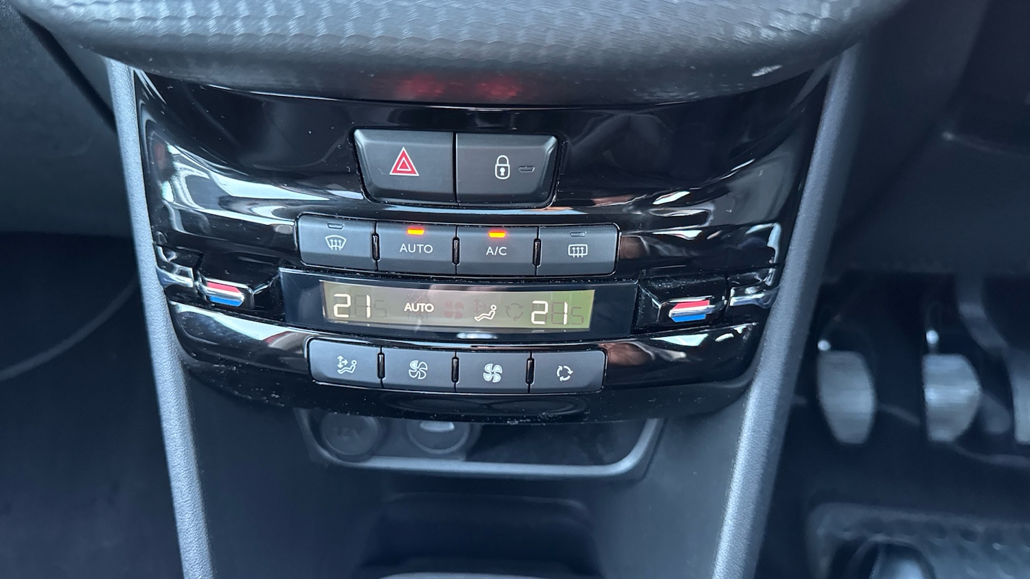 Used Peugeot 2008 2019 for sale - 76894352: Photo 25