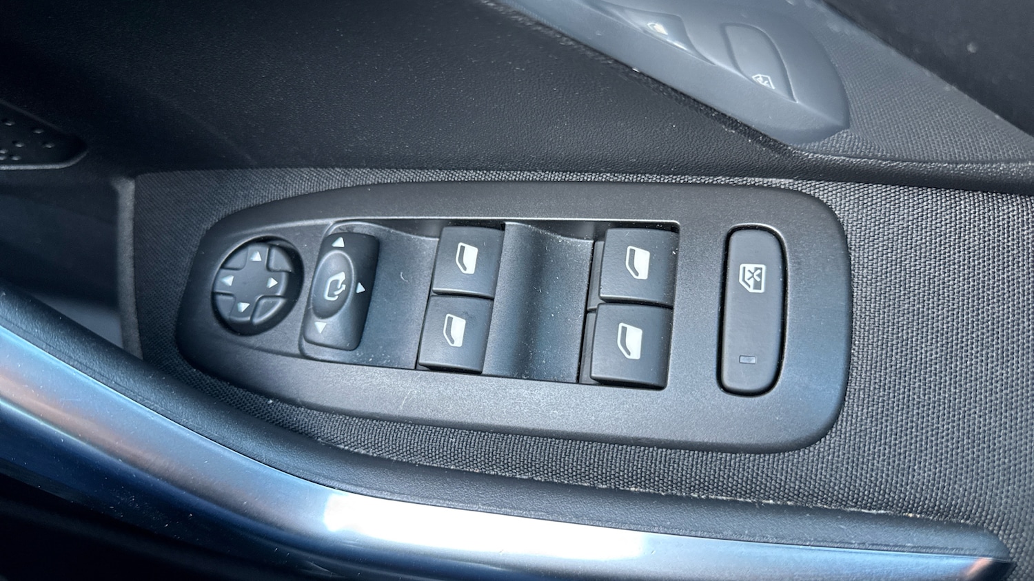 Used Peugeot 2008 2019 for sale - 76894352: Photo 31