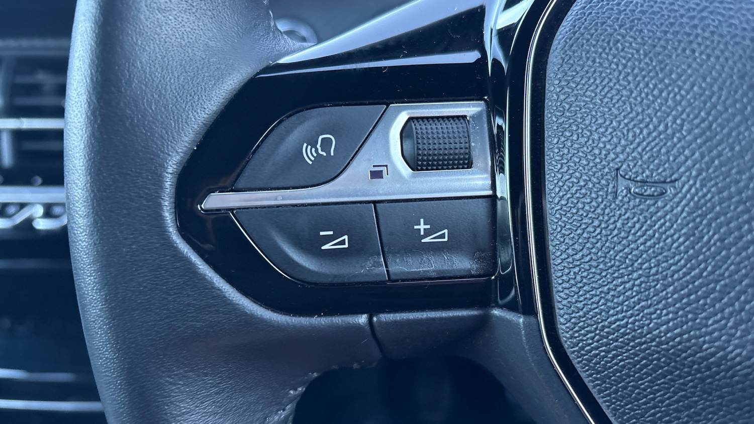 Used Peugeot 2008 2024 for sale - 77222843: Photo 38