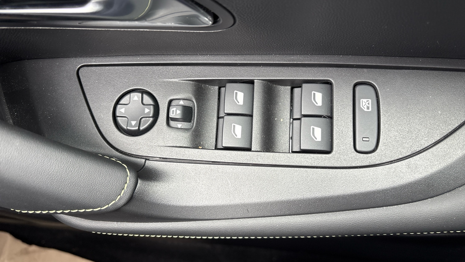 Used Peugeot 2008 2024 for sale - 77953850: Photo 41