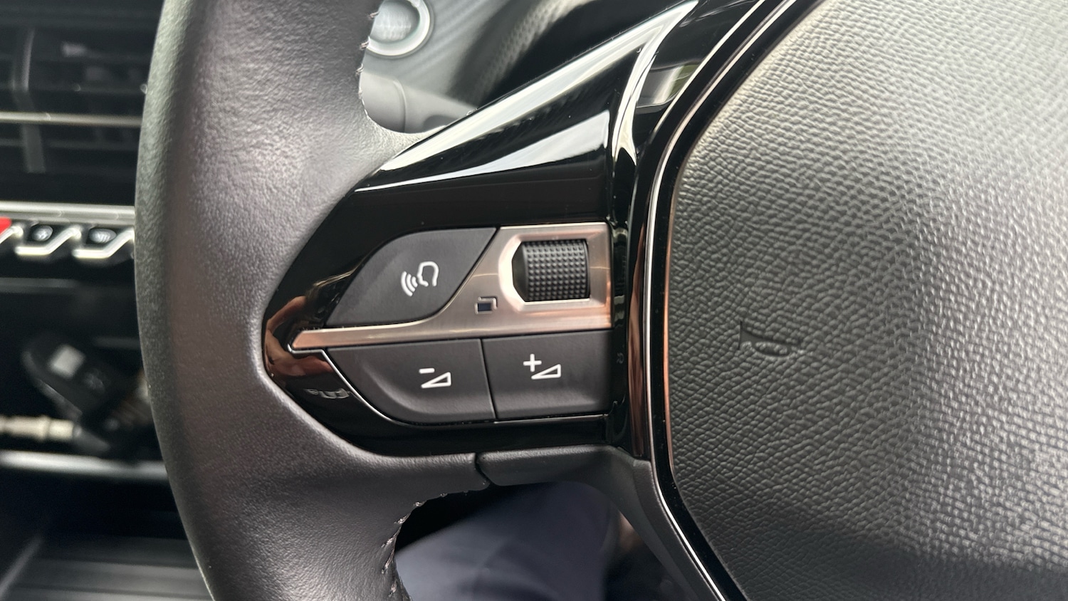 Used Peugeot 2008 2022 for sale - 76895230: Photo 24