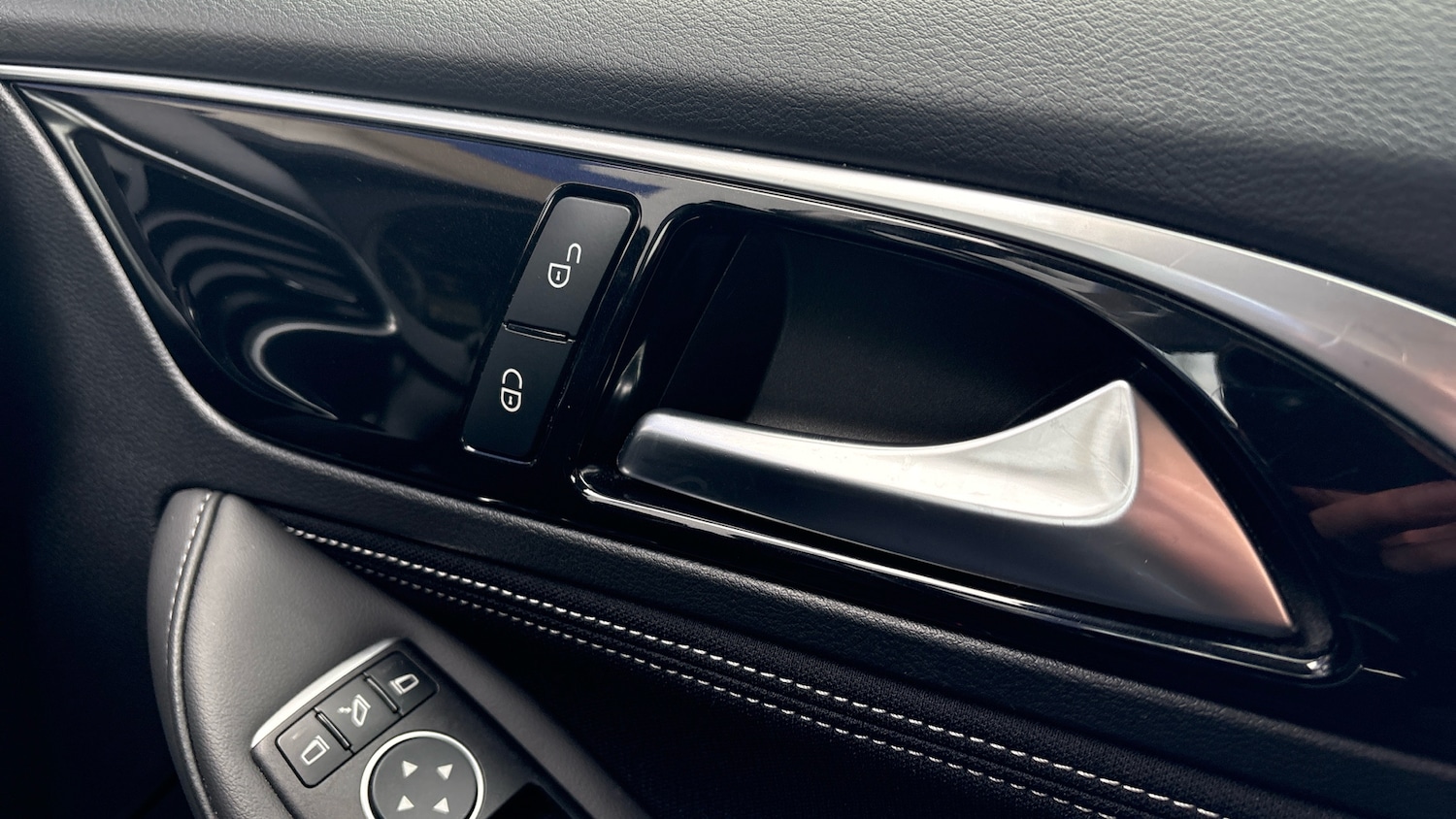 Used Infiniti QX30 2018 for sale - 77601915: Photo 55