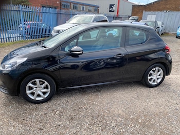 Used Peugeot 208 2015 for sale - 78307275: Photo