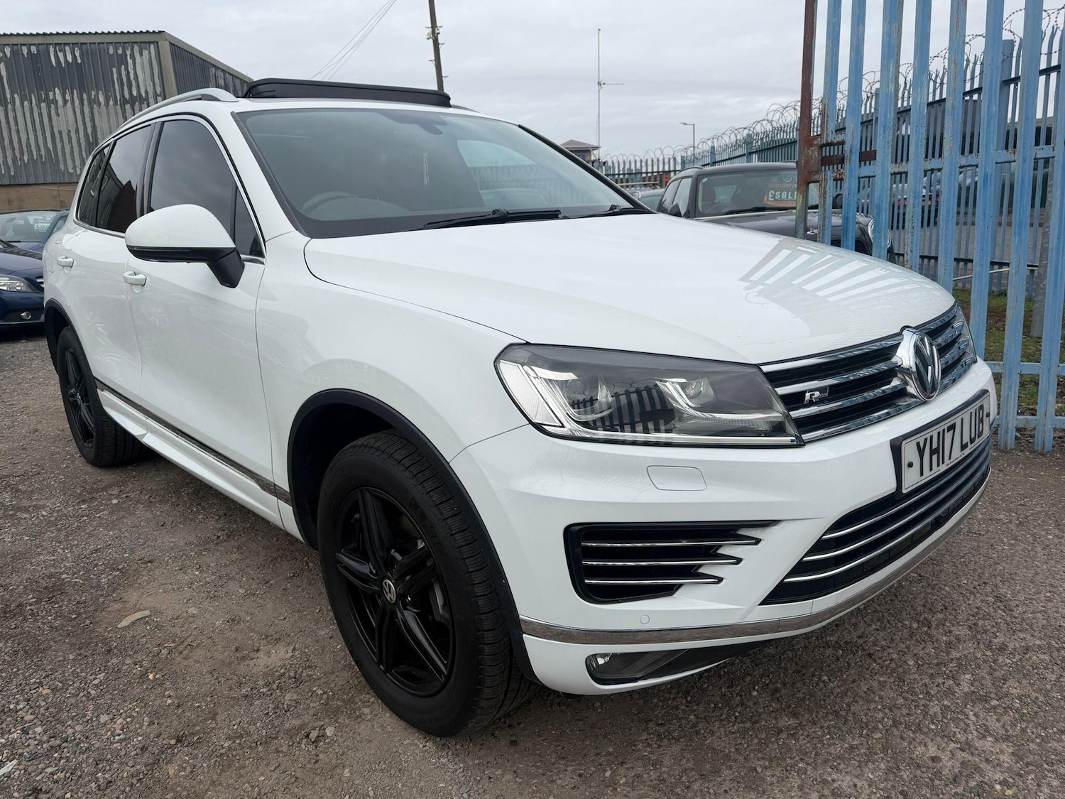 Used Volkswagen Touareg 2017 for sale - 77752875: Photo 2