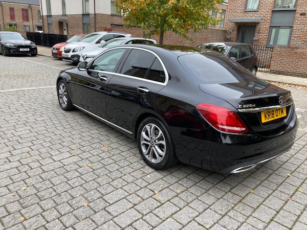 Used Mercedes-Benz C Class 2018 for sale - 76270957: Photo 9