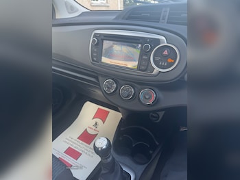 Used Toyota Yaris 2013 for sale - 77970809: Photo