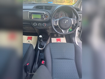 Used Toyota Yaris 2013 for sale - 77970809: Photo