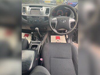 Used Toyota Hilux 2015 for sale - 76474157: Photo