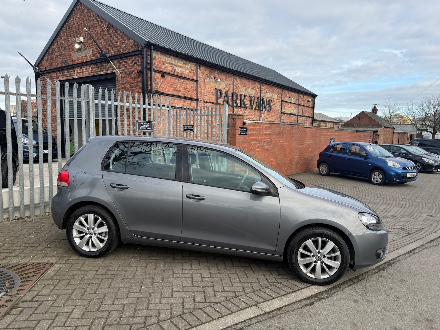 Used Volkswagen Golf 2011 for sale - 77589972: Photo 2