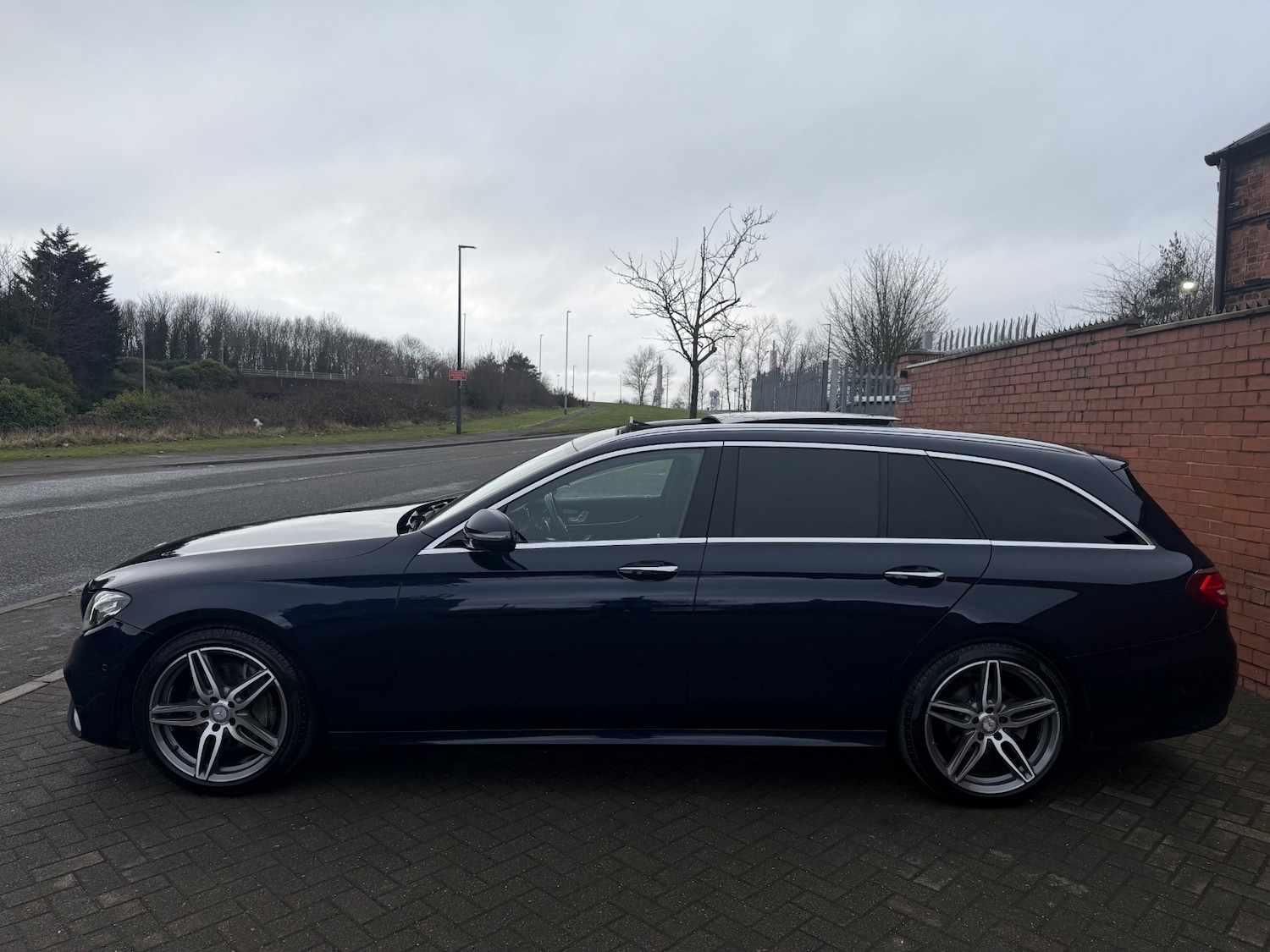 Used Mercedes-Benz E Class 2017 for sale - 77476853: Photo 3