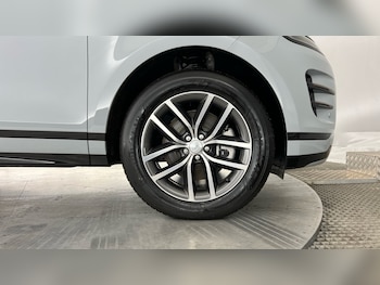 Used Land Rover Range Rover Evoque 2025 for sale - 79262637: Photo