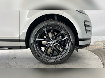 Used Land Rover Range Rover Evoque 2025 for sale - 79262628: Photo