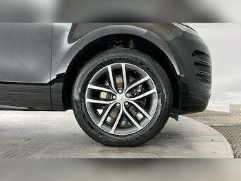 Used Land Rover Range Rover Evoque 2025 for sale - 79262631: Photo