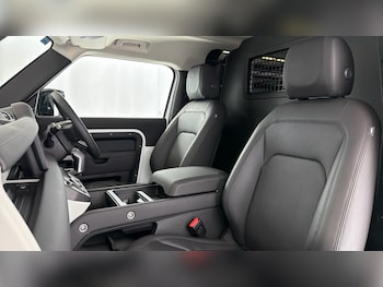 Used Land Rover Defender 90 2024 for sale - 79262610: Photo
