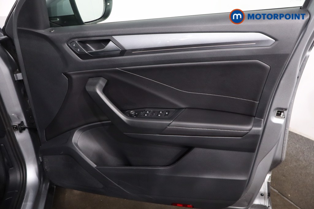 Used Volkswagen T-Roc 2023 for sale - 77946489: Photo 32