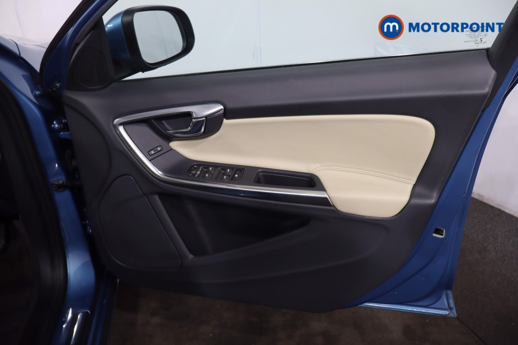 Used Volvo V60 2016 for sale - 78162852: Photo 33