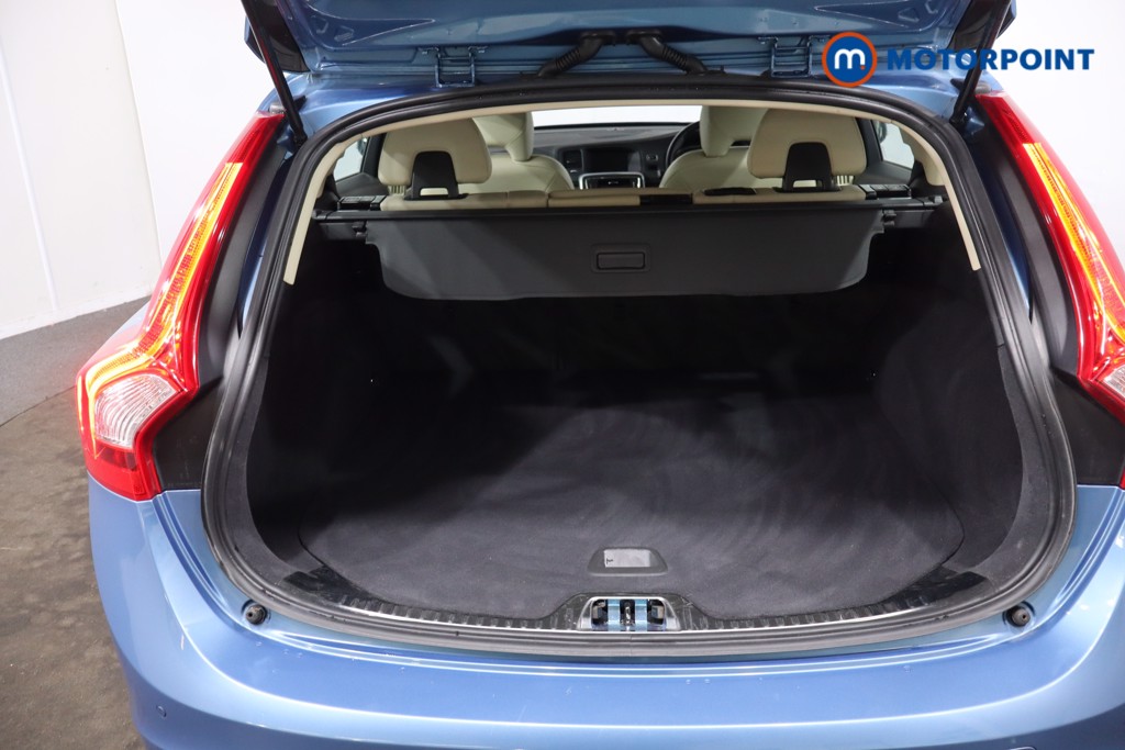 Used Volvo V60 2016 for sale - 78162852: Photo 47