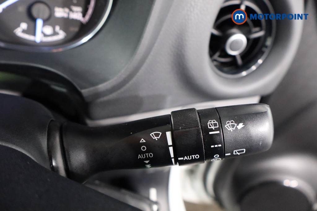 Used Toyota Yaris 2018 for sale - 76394817: Photo 24