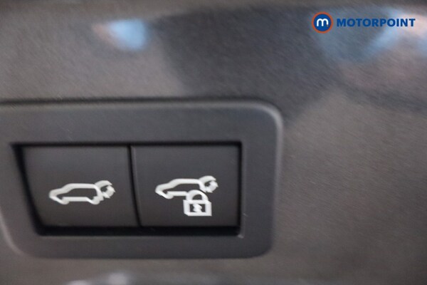 Used Toyota C-HR 2023 for sale - 76056295: Photo 46