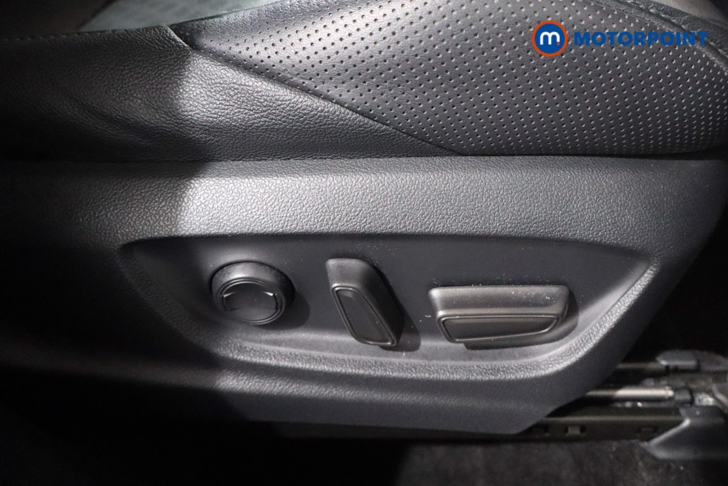 Used Toyota C-HR 2023 for sale - 76628331: Photo 21