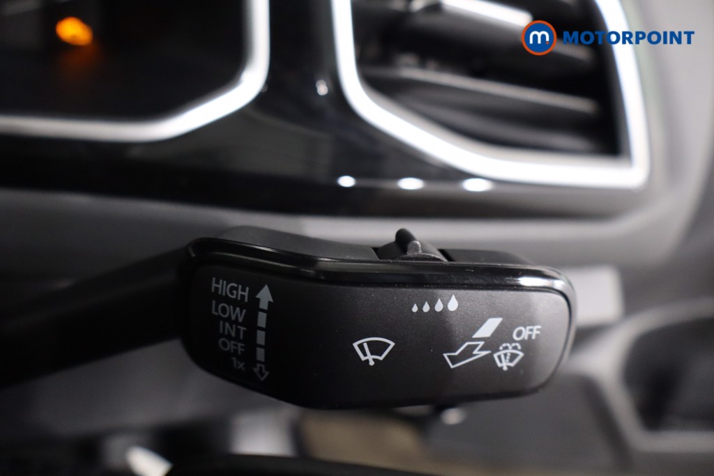 Used Volkswagen T-Roc 2023 for sale - 76340880: Photo 28