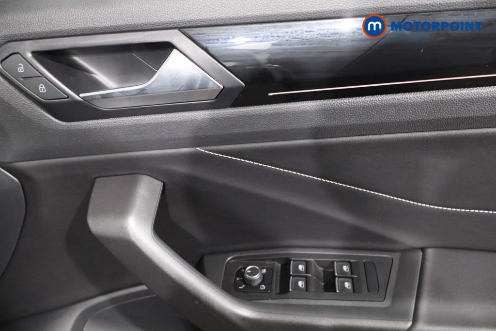 Used Volkswagen T-Roc 2023 for sale - 76340880: Photo 31